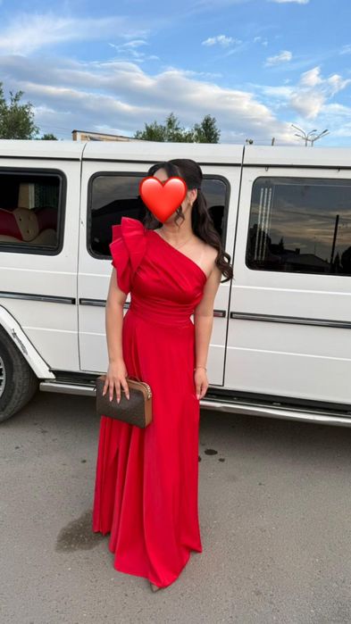 Женское вечернее платье