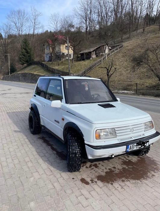 Vând Suzuki vitara 16 v8 merge perfect fără rugină la șasiu a fost refăcut