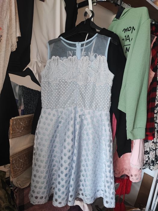 Къси рокли в розово и светлосин цвят