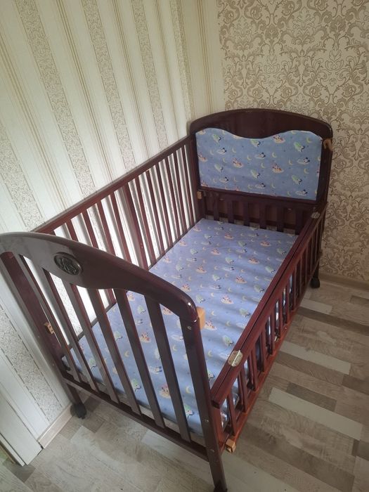 Детская кроватка с люлькой