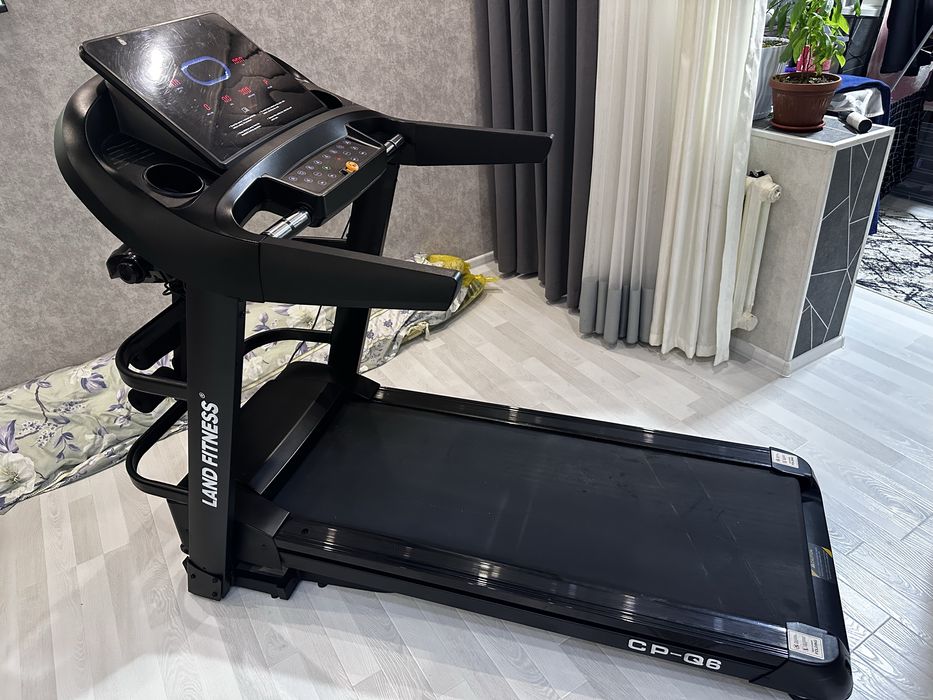 Продаётся беговая дорожка LAND FITNESS CP-G6