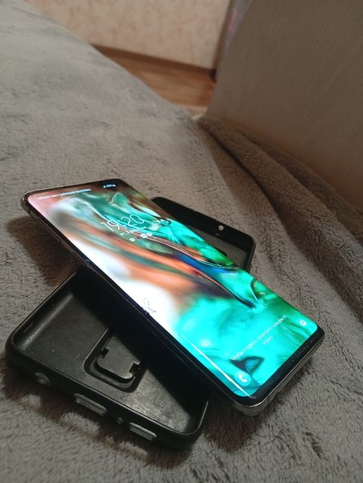 Продам самсунг s10