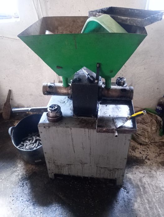 Vând sau schimb cu auto sau animale