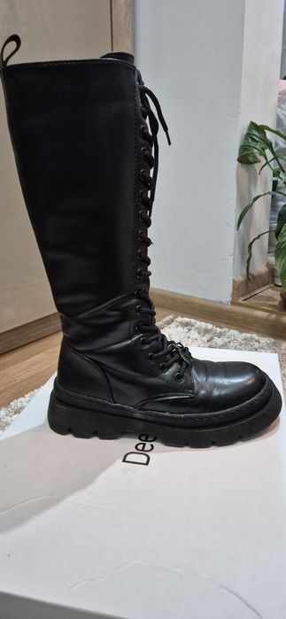 Vand cizme fete marimea 35