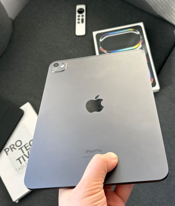 iPad Pro m4 11” 256gb + Магнитен Калъф ESR гаранционен до 3 юни