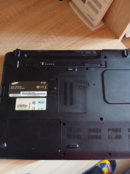 Laptop Samsung E152