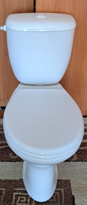 Унитазы в сборе в отличном состоянии б/у.