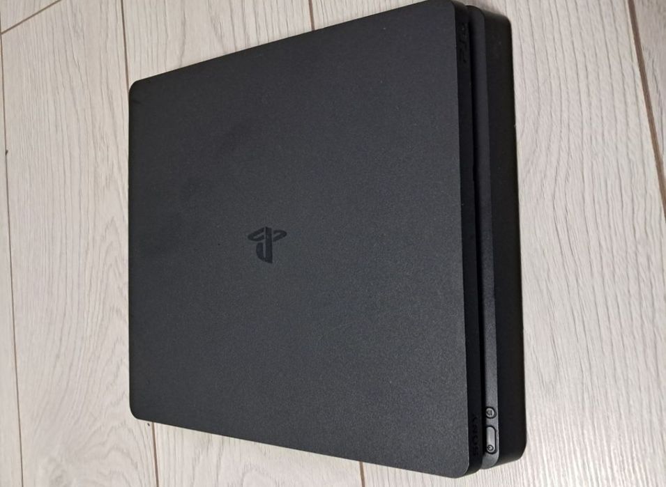 Playstation 4 slim