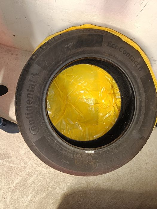 Vând set 4 anvelope vara Continental 225/60 R17
