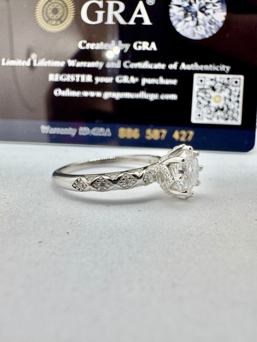 Сребърен пръстен с мойсанит (Диамант) 1 карат