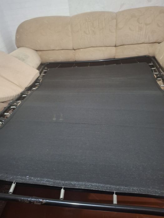 Продам диван с двумя крёслами.