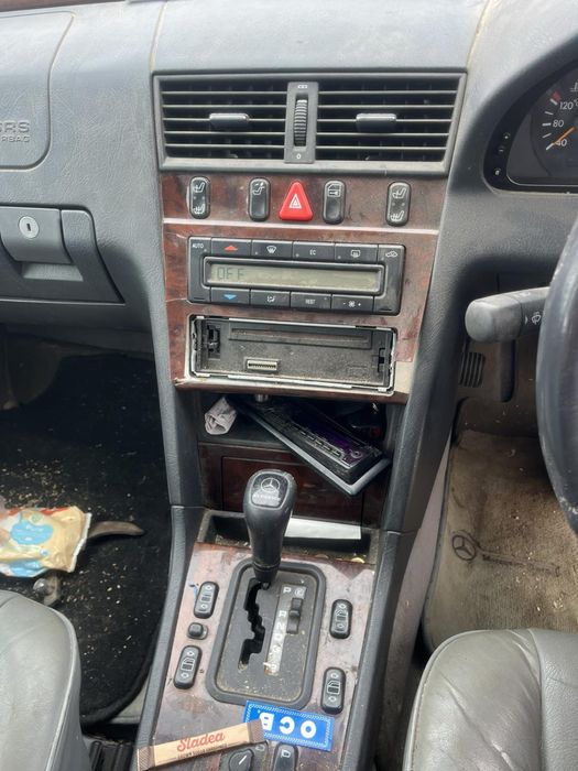 Mercedes c230 2.3 бензин автоматик 100000км