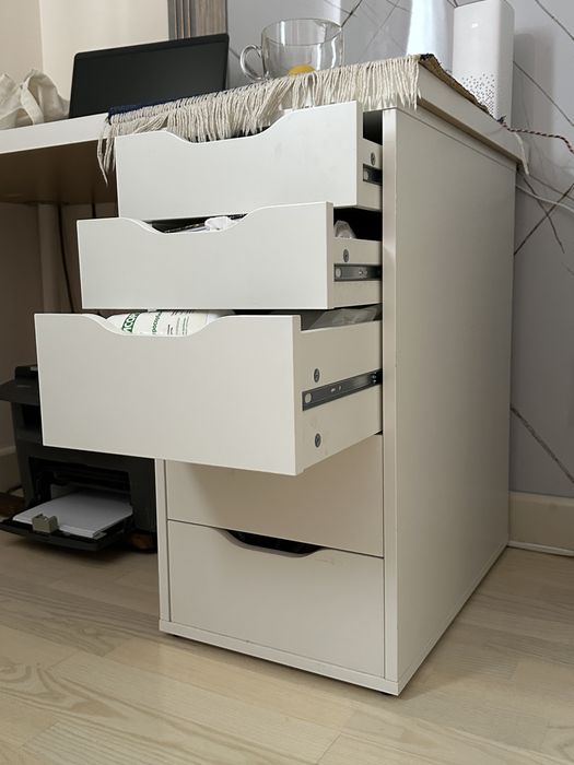 Продам стол письменный ikea