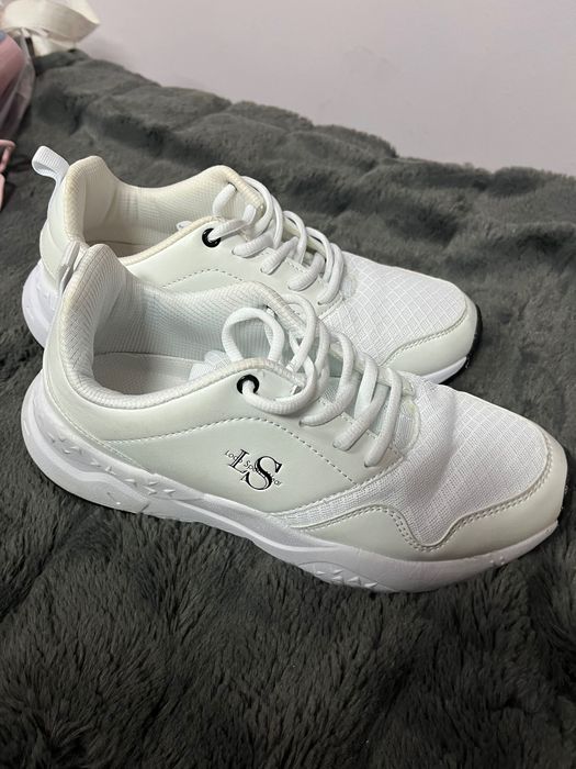 Спортни дамски обувки