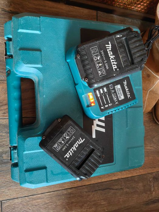 Акумулатори и куфар MAKITA