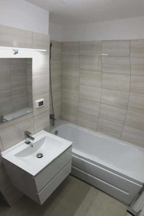 Închiriez apartament trei camere Avanera