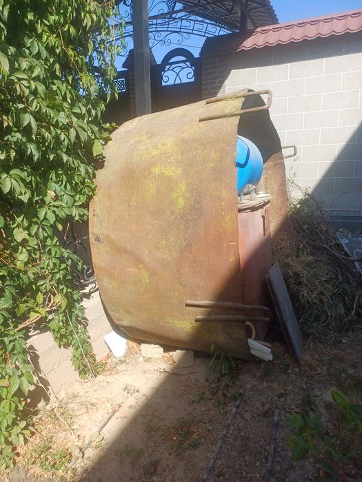 Железная емкость