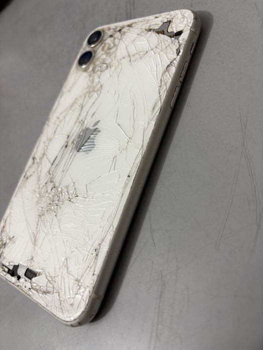 Vand iphone 11 pentru piese