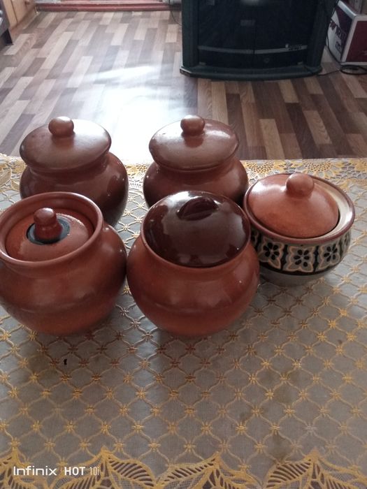Керамиские горшочки бу.