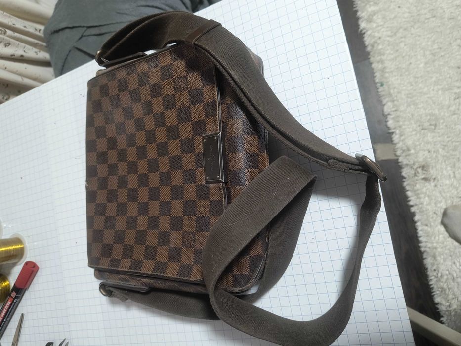 vand Louis Vuitton cum un mic defect originala