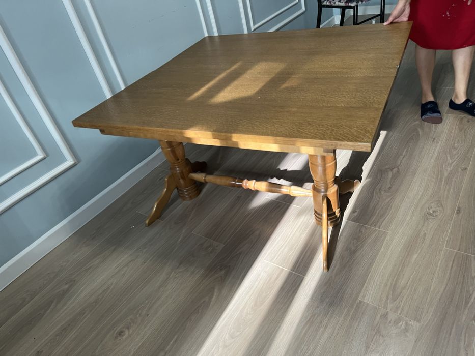 Стол . Мебель из настоящего дерева