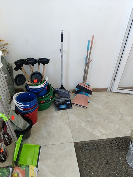 Сдам полки в бутике Товаров для дома, Левый берег