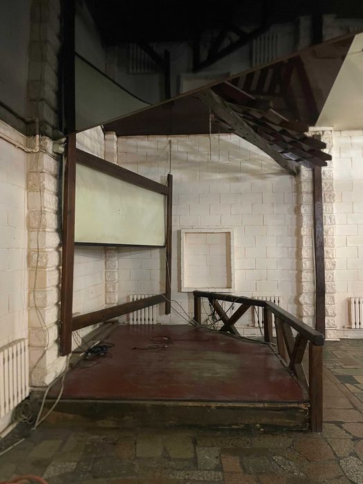 Сцена деревянная