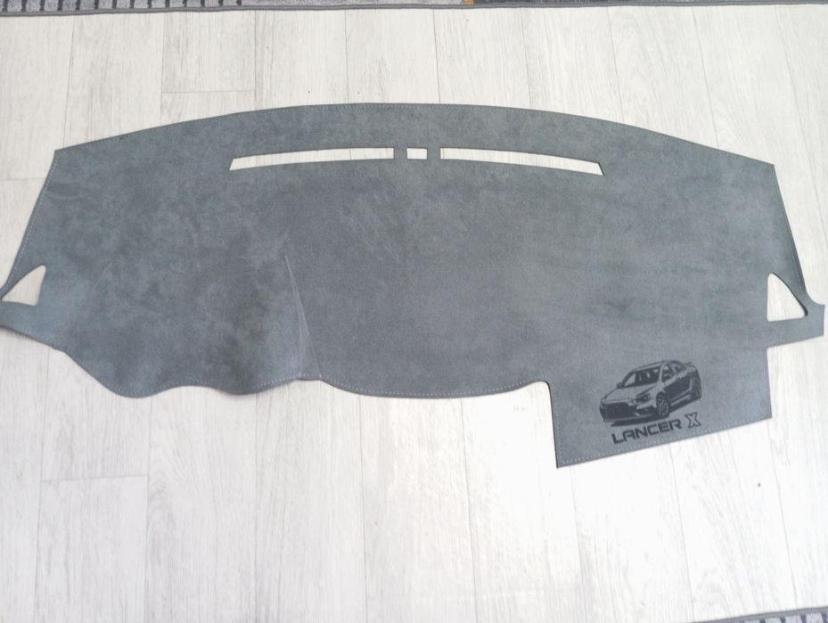 Накидка на панель для Mitsubishi Lancer X.