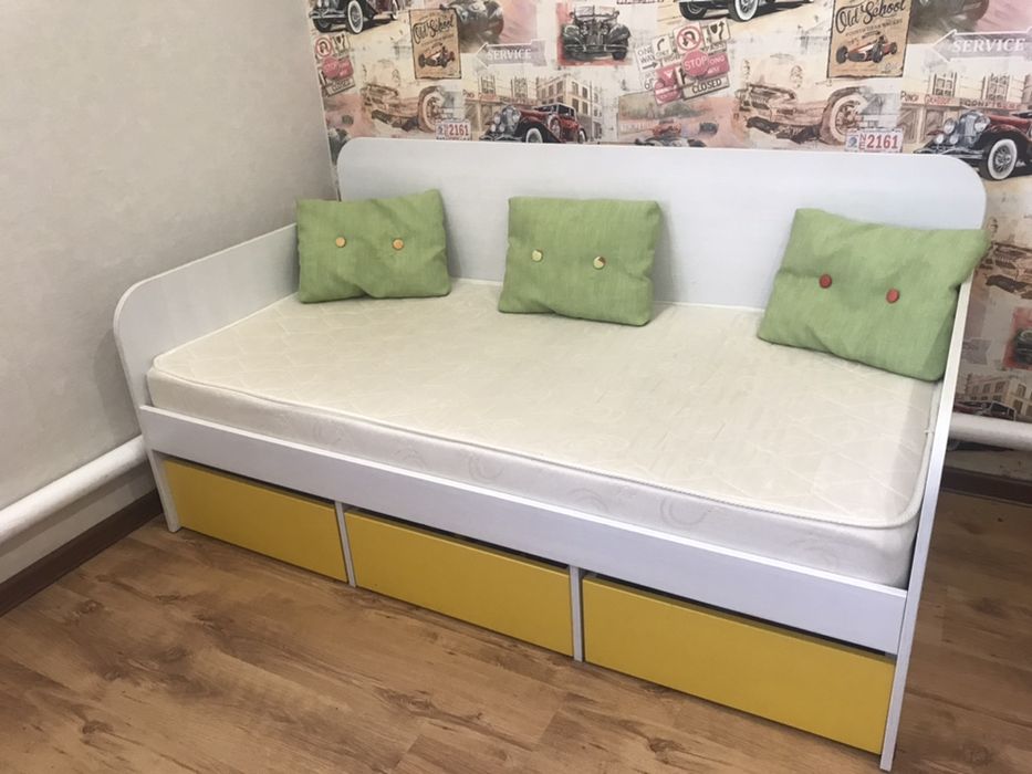 Продам детский диван-кровать.