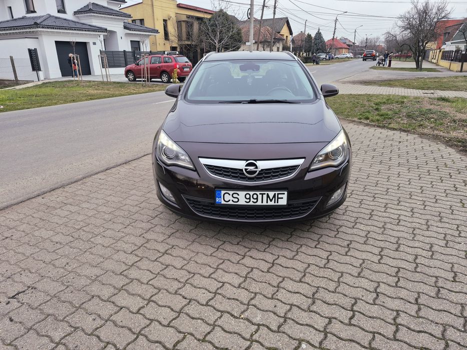 Opel Astra J 1,7 Cdti Anul 2013/(3.400Euro)5... înmatriculată