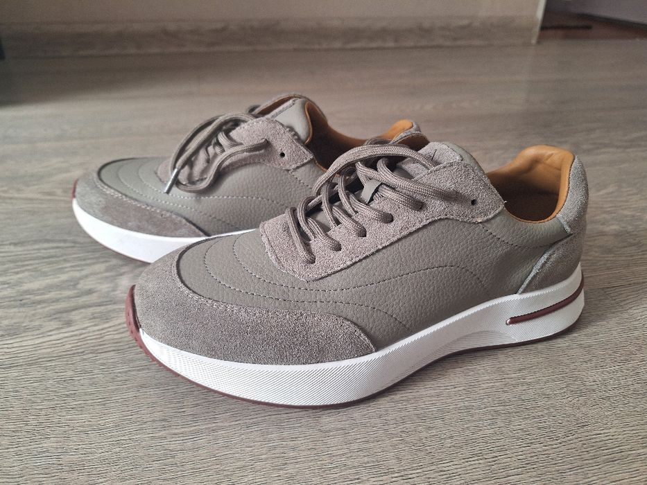 Кроссовки женские