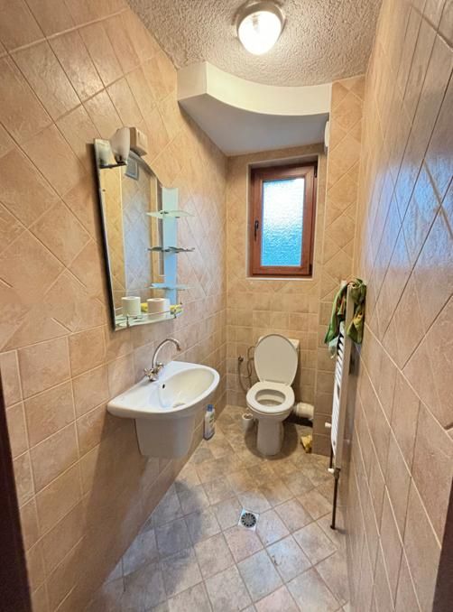 Дава се под наем Къща в Божурище - 300 кв.м за 1500 € - Снимка #9