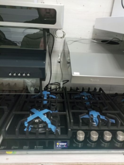 Gaz panel, stekloli. Газ, вытяжка.