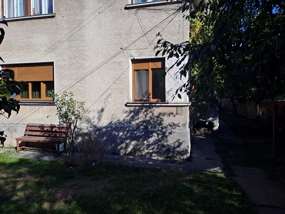 Inchiriez apartament 2 camere semidecomandate 70 mp, la casa cu 4 apartamente  si curte