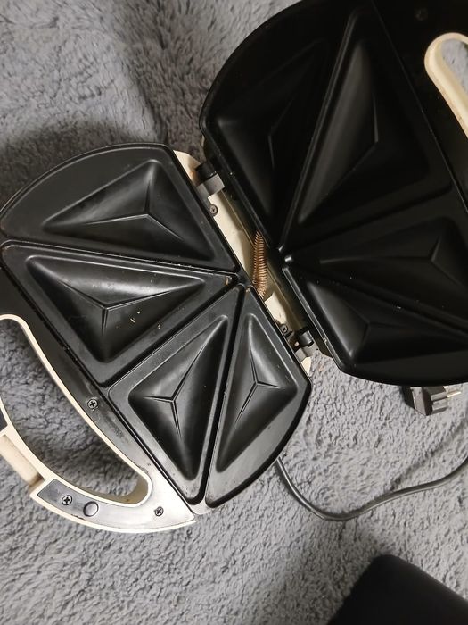 Продам две вафельницы за дешево