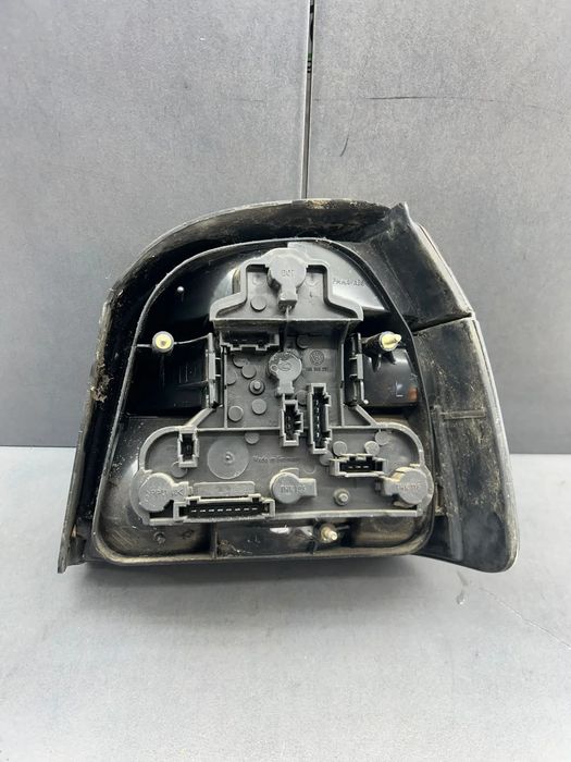 Lampa / Tripla stop stanga pe aripa 1H6945111B Volkswagen VW Golf 1995