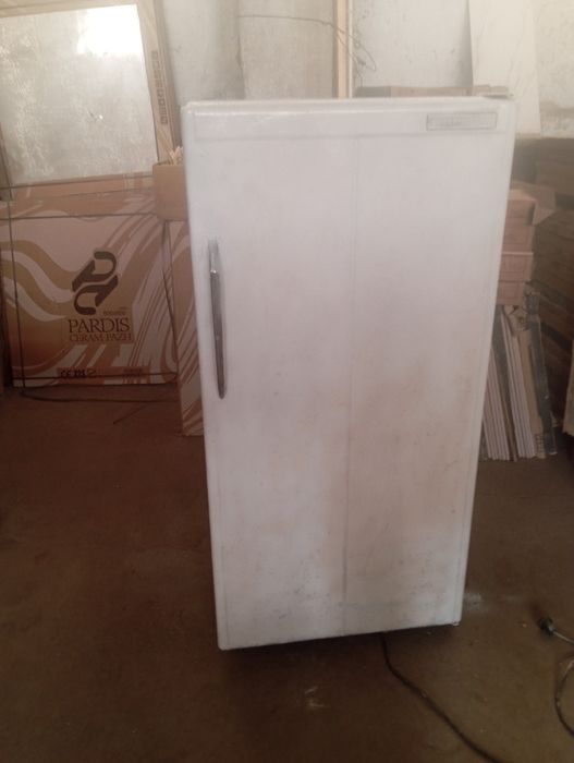 Холодилник сотилади холати яхши яхши ишлиди