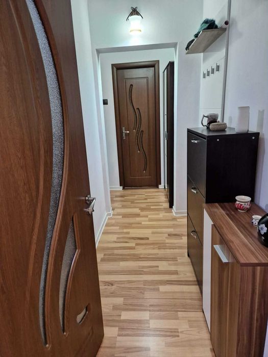 Vând apartament cu 4 camere