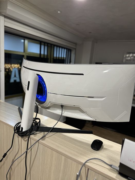 Monitor Gaming Qled Samsung Odyssey 49", Dual QHD , 240Hz