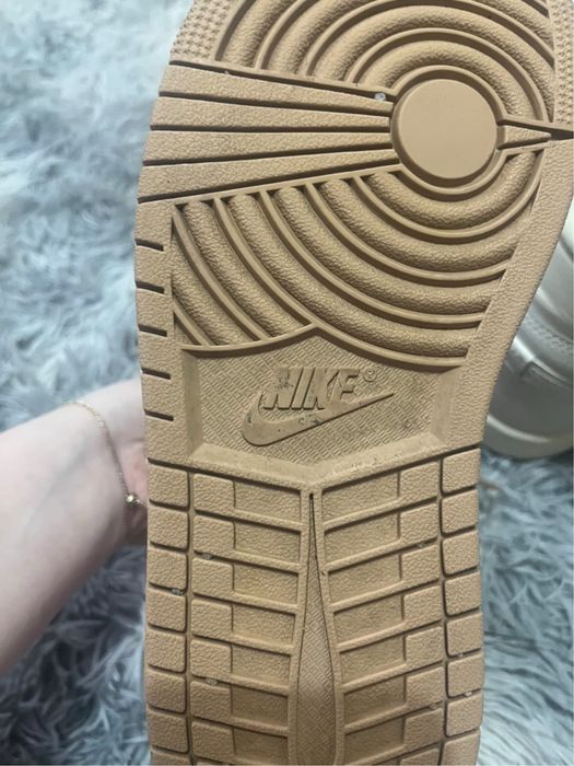 Vand Jordan 1 mid
