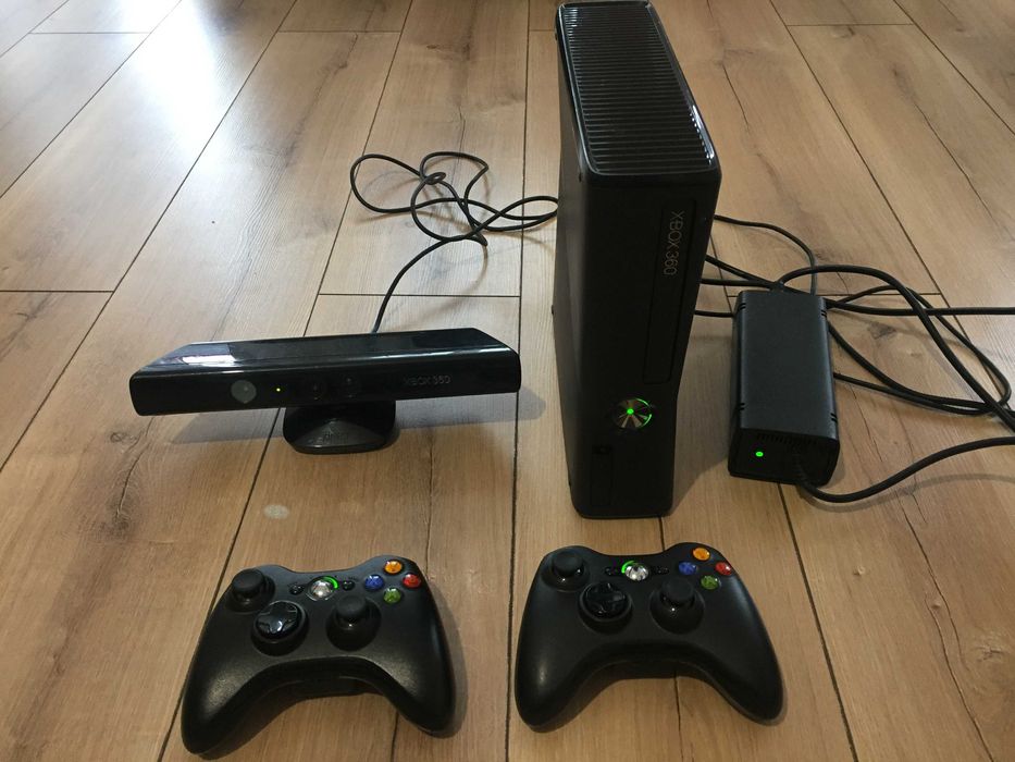 Xbox 360 slim 250GB прошитый+2 джойстика+кинект+коллекция игр