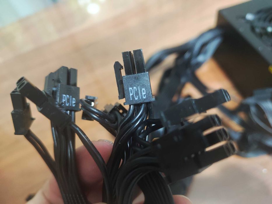 Продавам захранване CWT 750W 80+ Gold (Channel Well Technology)