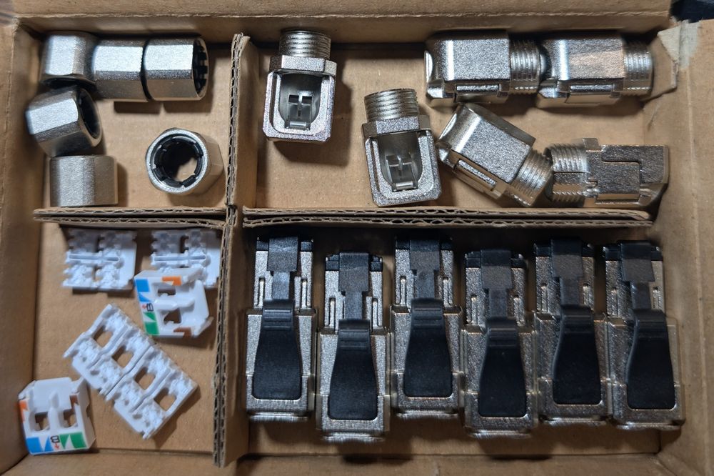 Set 6 mufe  conectori RJ45 Cat6A ecranate XELAN, cotite 90° – noi