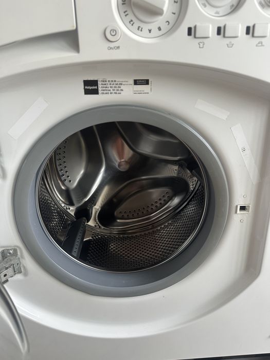Пералня за вграждане hotpoint ariston AWM1081