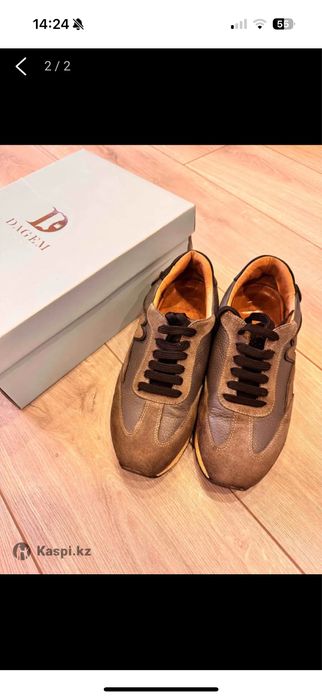 Женские кроссовки