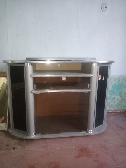 Продам сервант ХЕЛЬГА