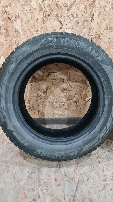 Продам зимнюю шипованную резину.Б/у в хорошем состоянии.Yoконама