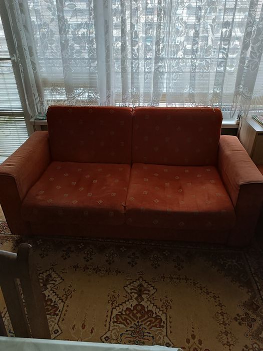 Продавам удобен двоен разтегателен диван!