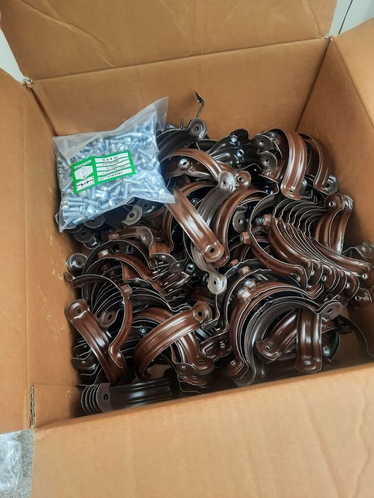 Нацепени щрипси от пвц и поцинкована ламарина