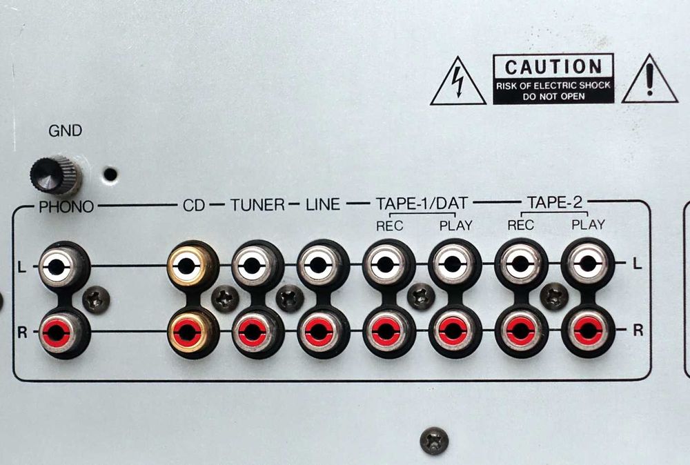 Продавам ONKYO - A 8051